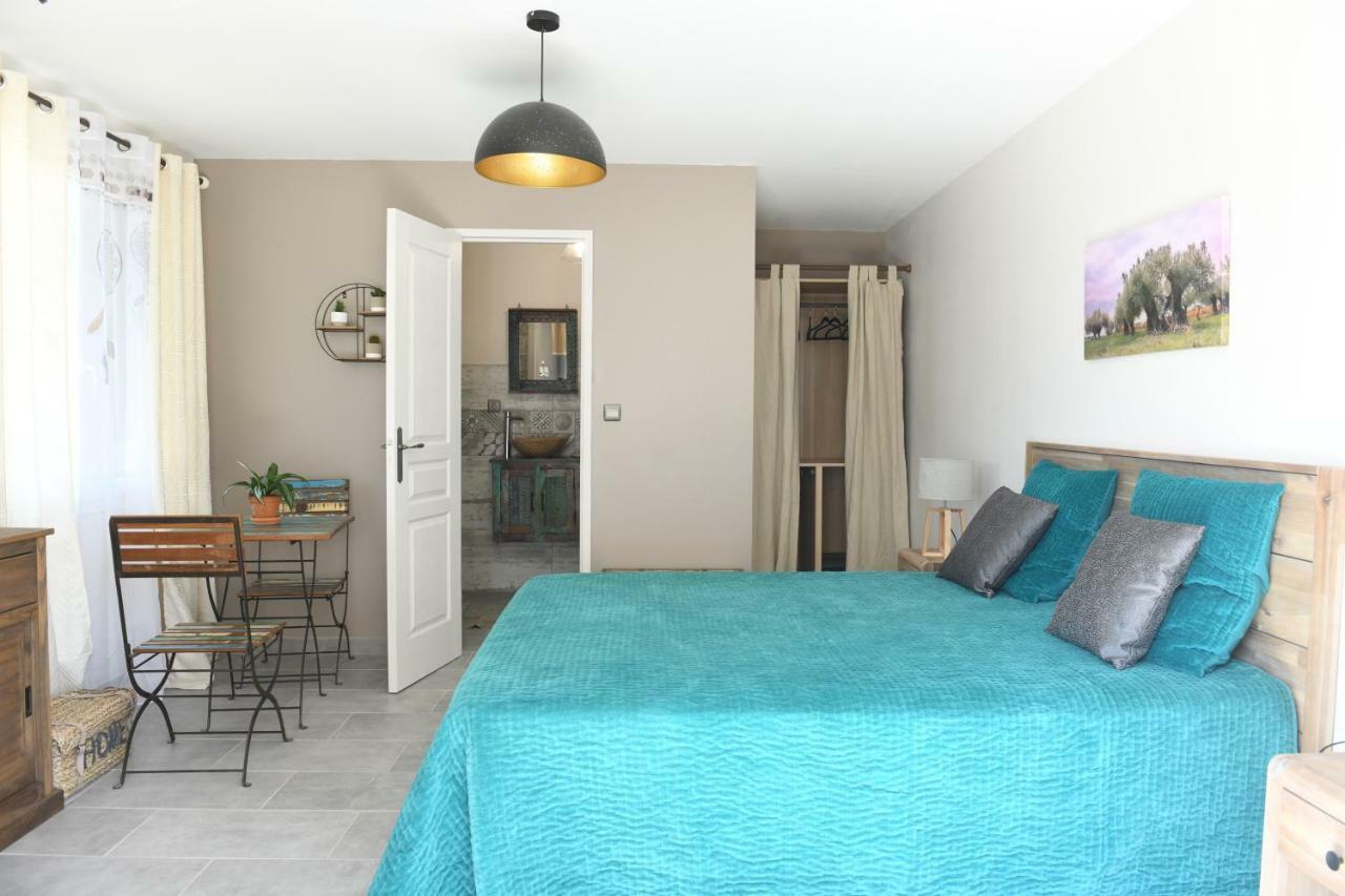 Bed and Breakfast Charme Provençal à Sénas Extérieur photo